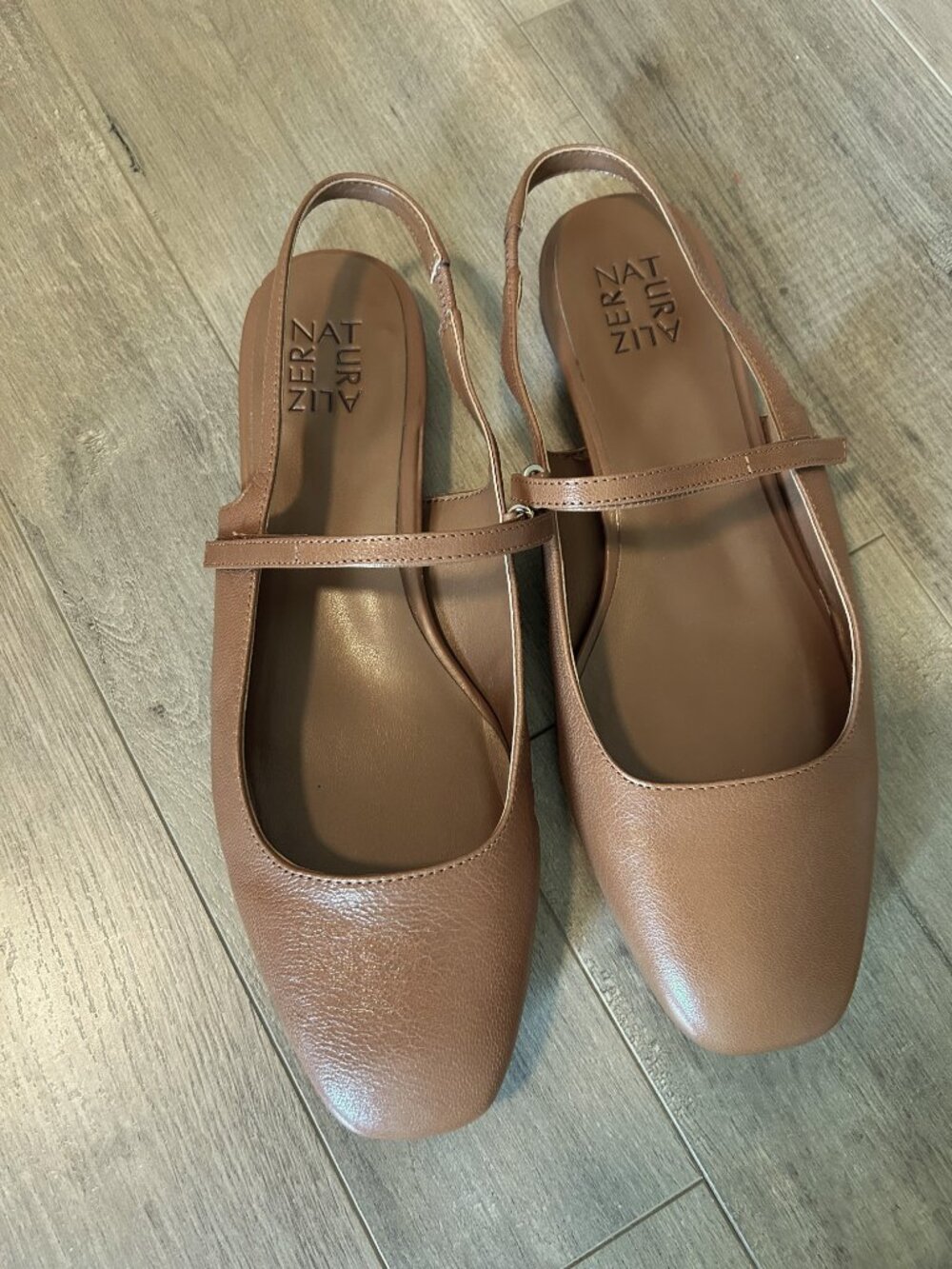 NWOT Naturalizer carmel brown slingback shoes, size 10W